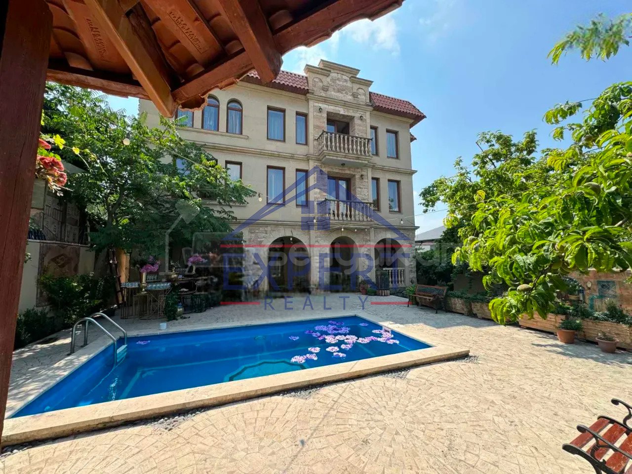 7 Սենյականոց Շքեղ Առանձնատուն, 639քմ, Լողավազանով, Ավտոտնակով