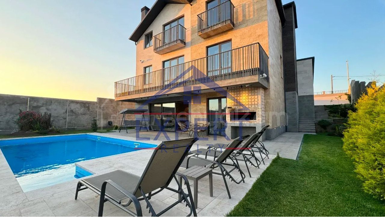 8 Սենյականոց Շքեղ Առանձնատուն, 580քմ, Լողավազանով, Ավտոտնակով