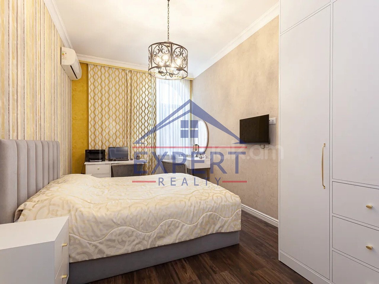 3 Սենյականոց Բնակարան Քարե Շենքում, 82քմ, 4/4 հարկ, Դիզայներական Վերանորոգված