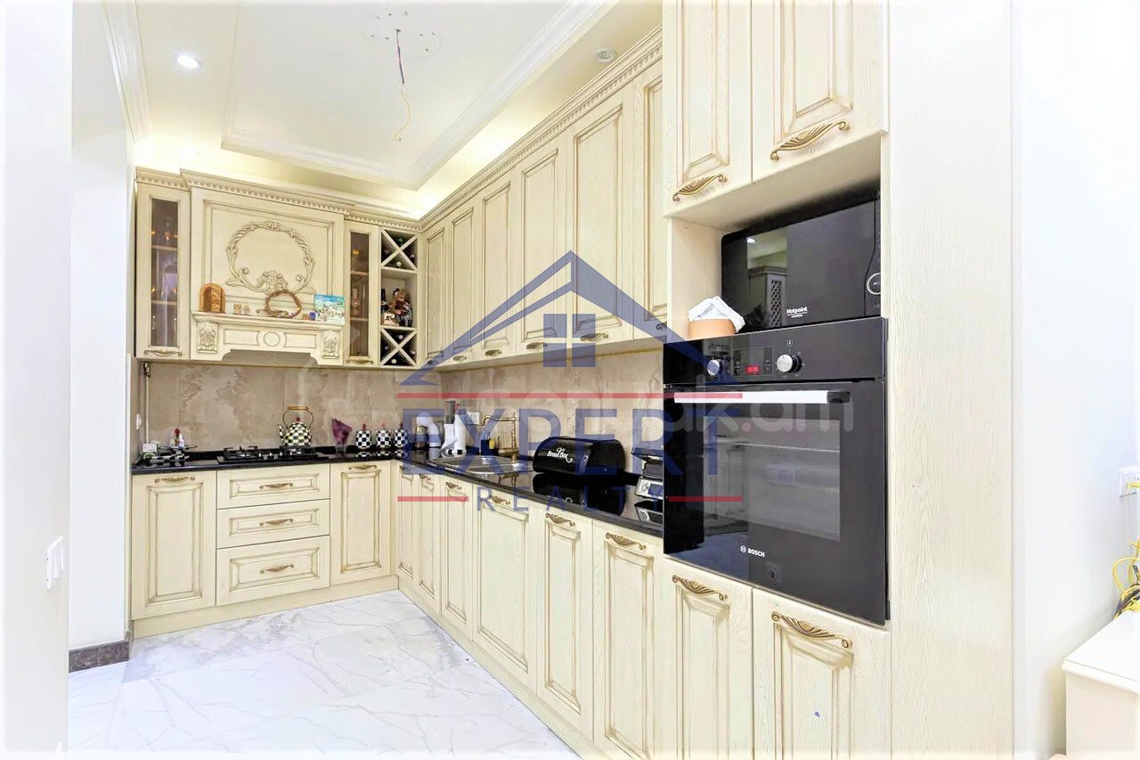 3 Սենյականոց Բնակարան Քարե Շենքում, 92քմ, 3/6 հարկ, Կապիտալ Վերանորոգված