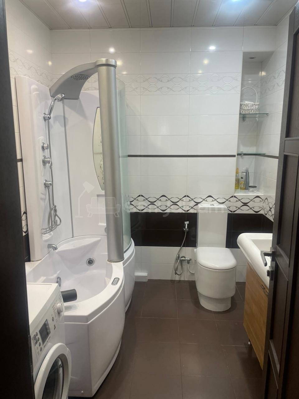 3 Սենյականոց Բնակարան, 112քմ, 3/6 հարկ, Դիզայներական Վերանորոգված