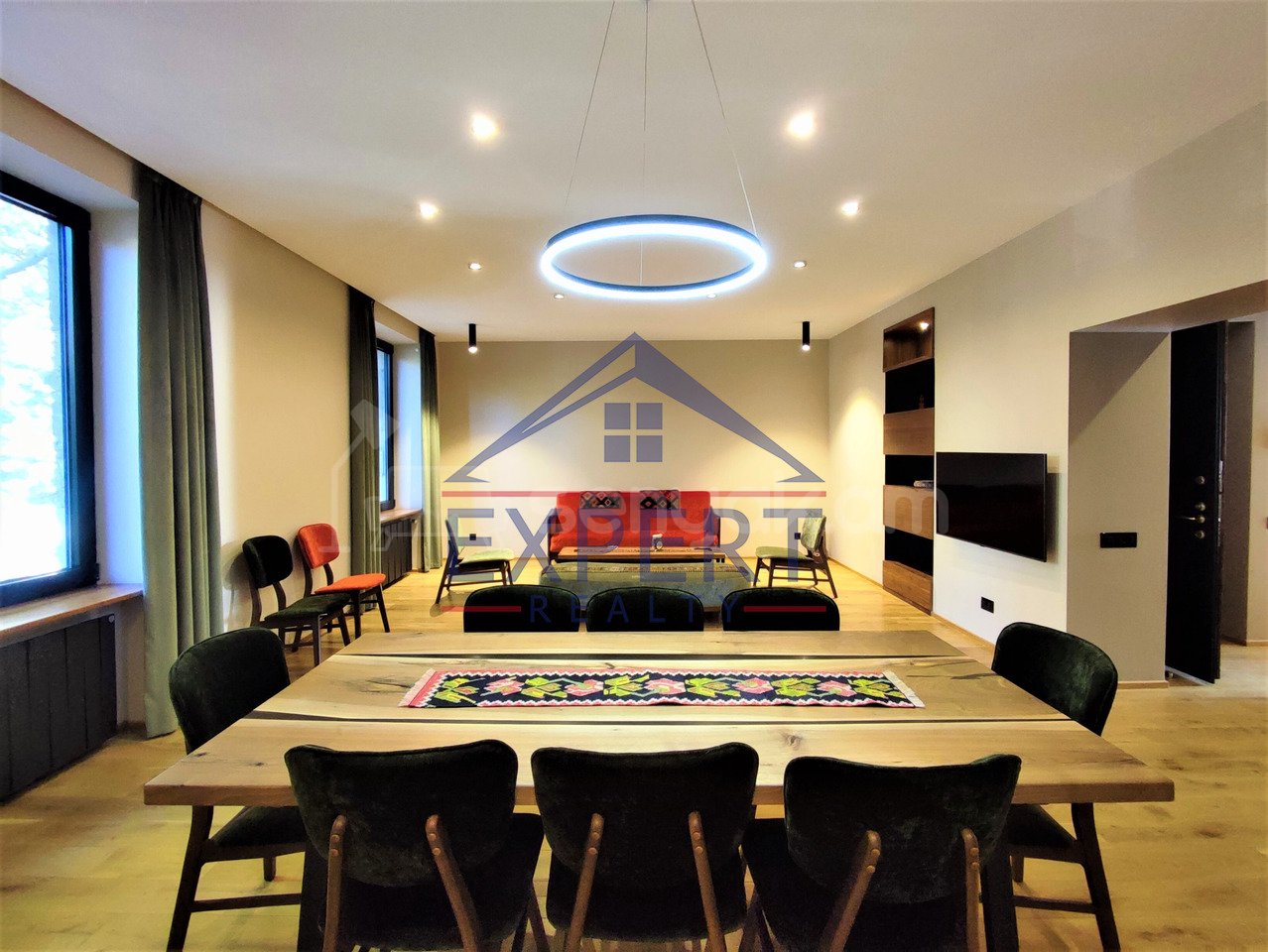 3 Սենյականոց Բնակարան Քարե Շենքում, 118քմ, 4/5 հարկ, Դիզայներական Վերանորոգված