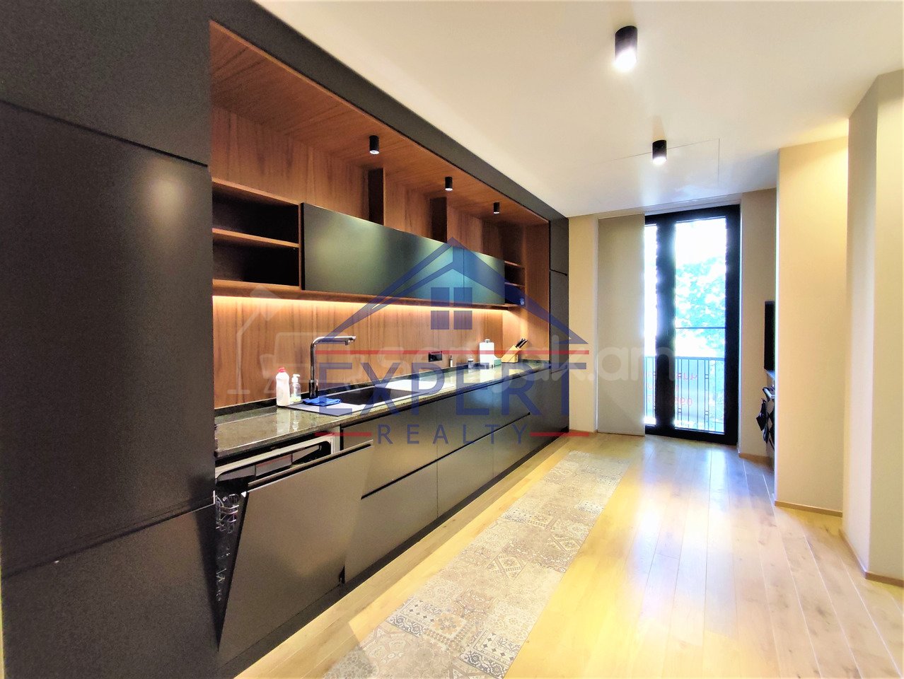 3 Սենյականոց Բնակարան Քարե Շենքում, 118քմ, 4/5 հարկ, Դիզայներական Վերանորոգված