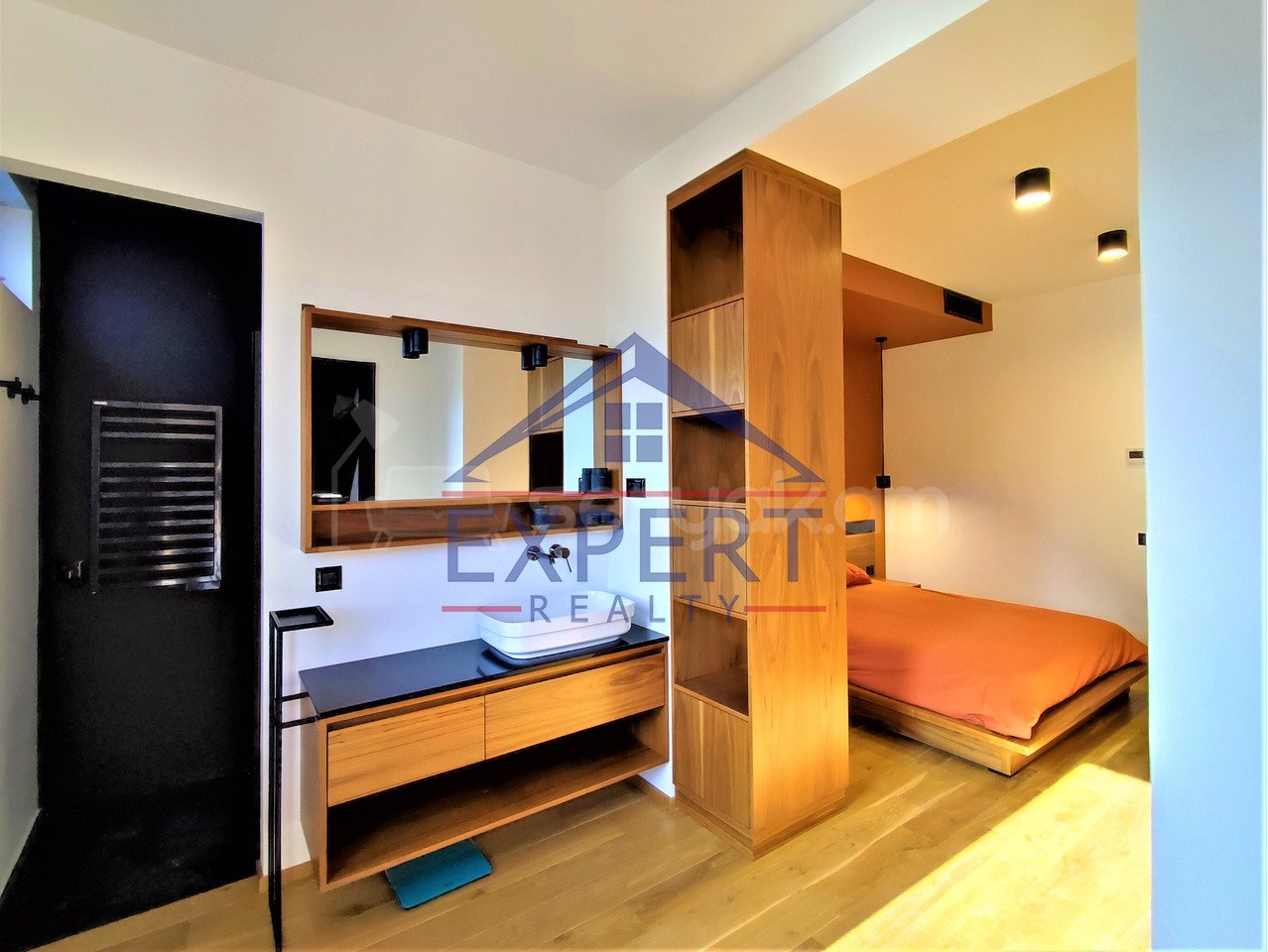 3 Սենյականոց Բնակարան Քարե Շենքում, 118քմ, 4/5 հարկ, Դիզայներական Վերանորոգված