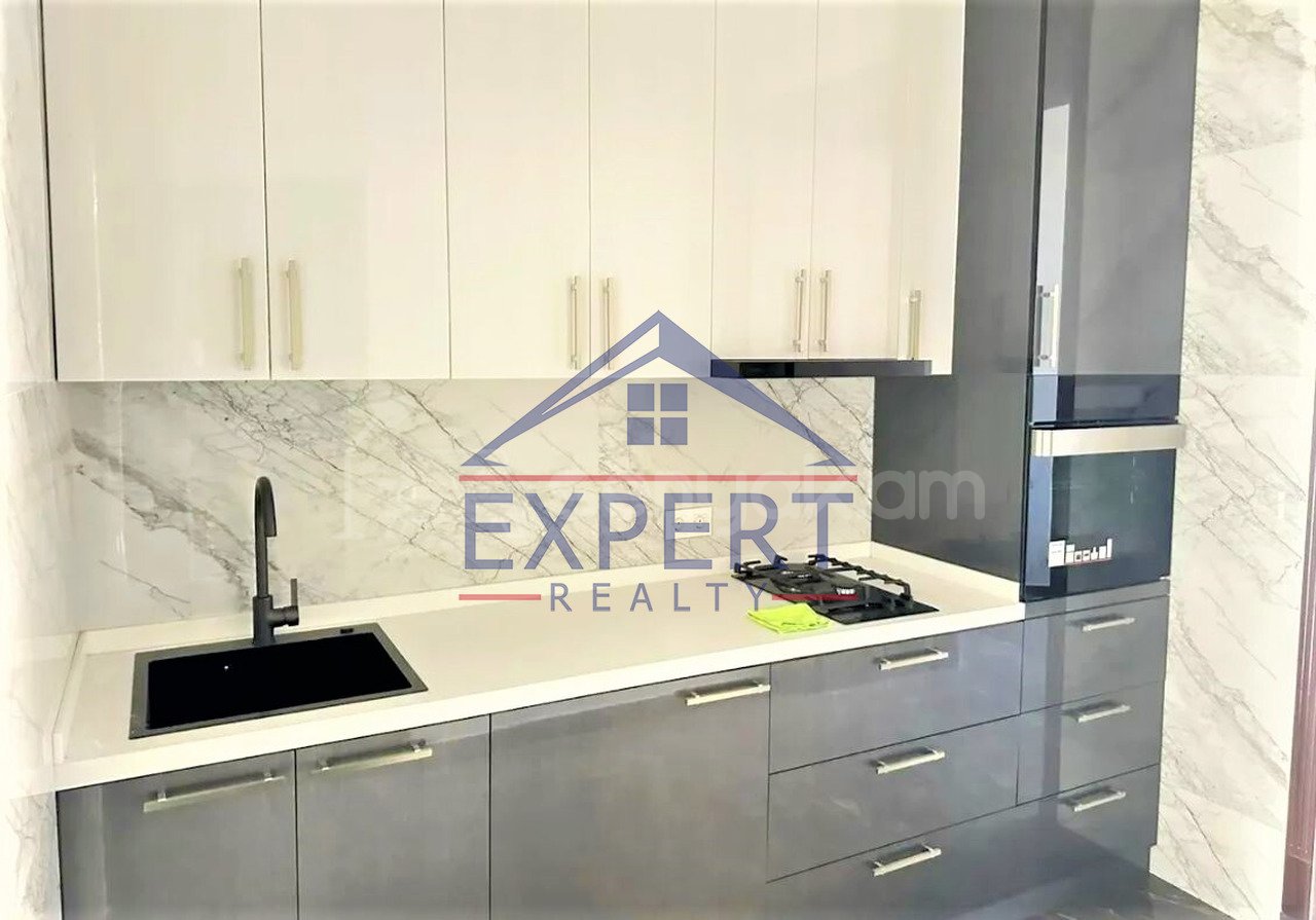 3 Սենյականոց Բնակարան Քարե Շենքում, 86քմ, 3/4 հարկ, Կապիտալ Վերանորոգված