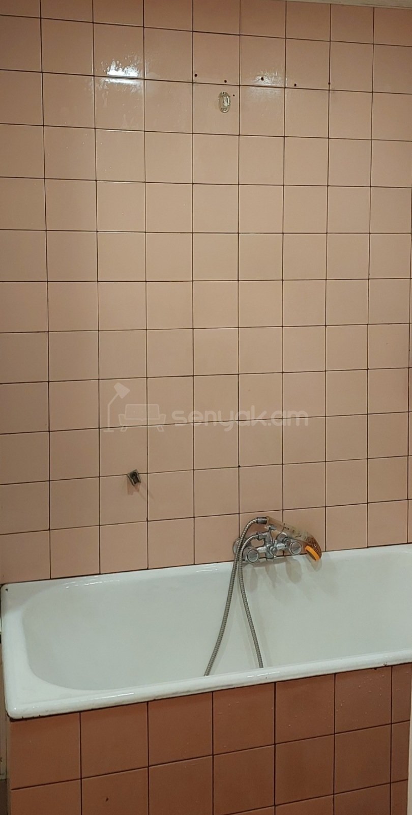 3 Սենյականոց Բնակարան Քարե Շենքում, 50քմ, 4/5 հարկ, Նորմալ Վիճակում, Կահավորված