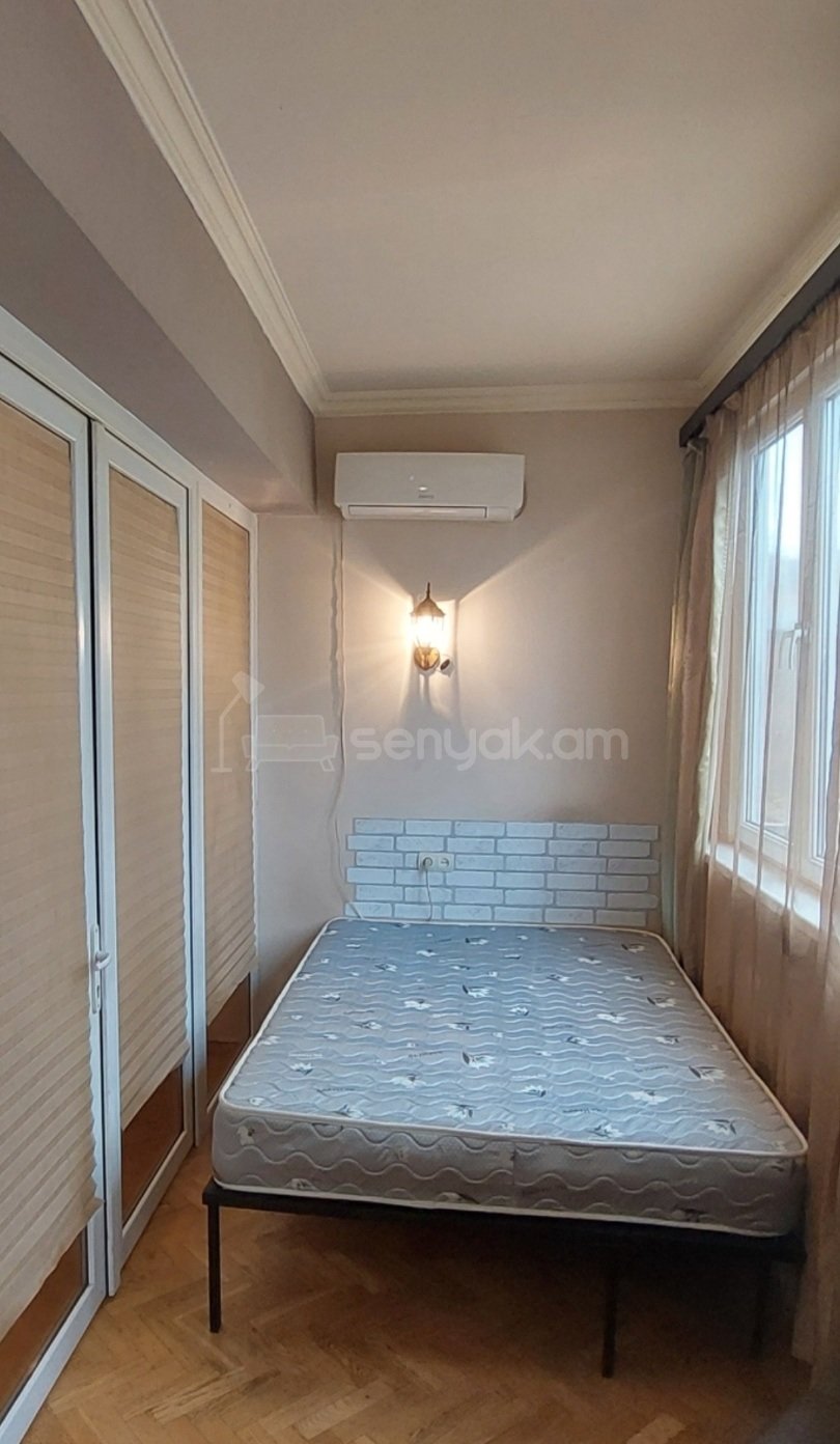 3 Սենյականոց Բնակարան Քարե Շենքում, 50քմ, 4/5 հարկ, Նորմալ Վիճակում, Կահավորված