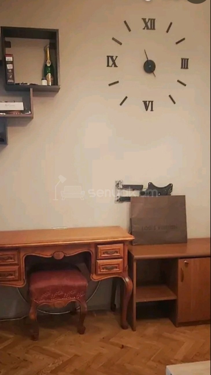 3 Սենյականոց Բնակարան Քարե Շենքում, 50քմ, 4/5 հարկ, Նորմալ Վիճակում, Կահավորված