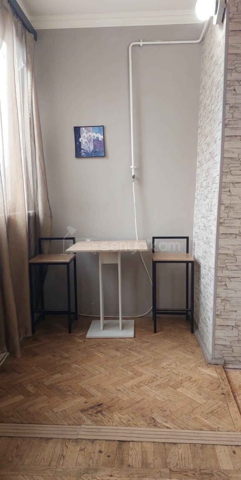 3 Սենյականոց Բնակարան Քարե Շենքում, 50քմ, 4/5 հարկ, Նորմալ Վիճակում, Կահավորված