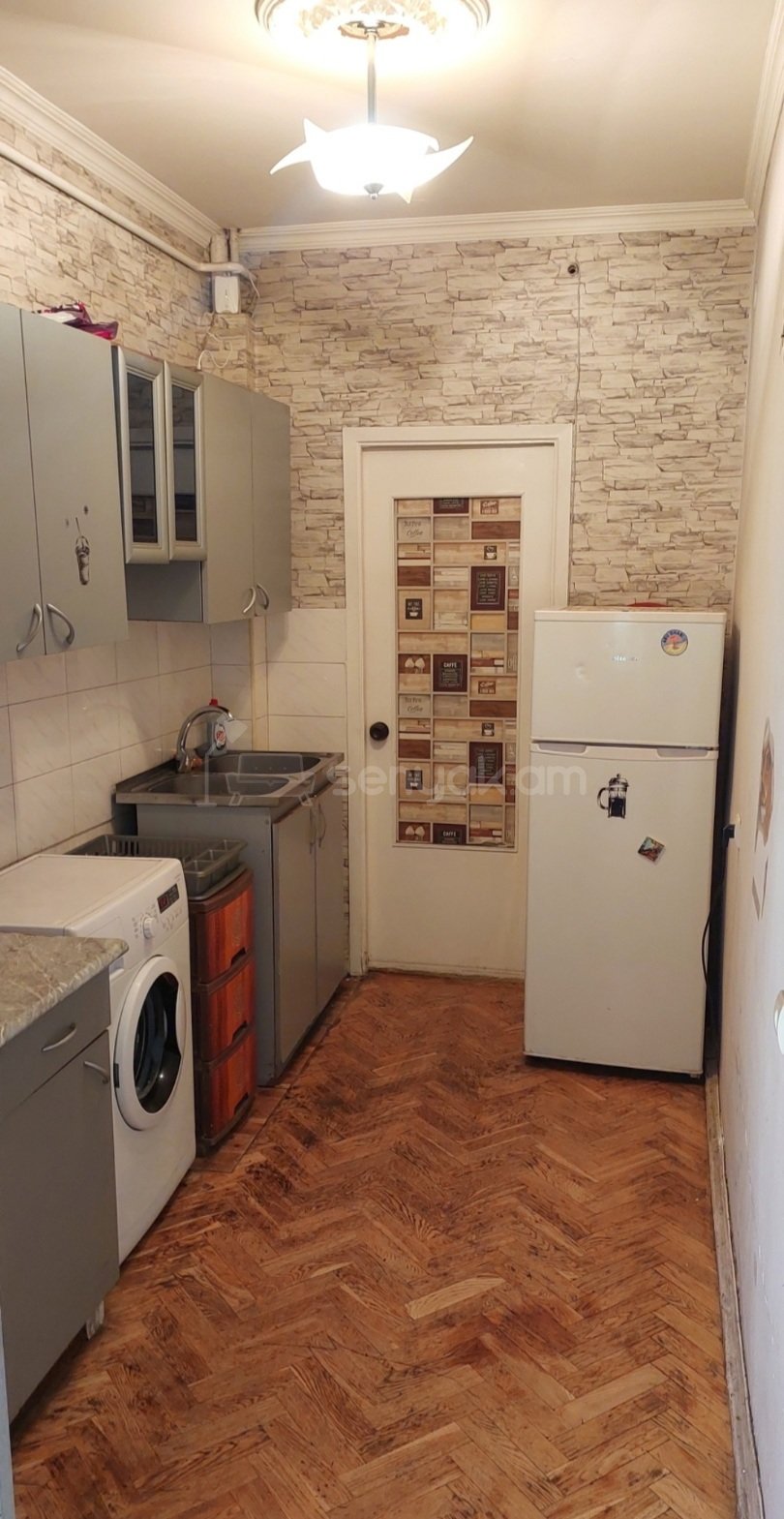 3 Սենյականոց Բնակարան Քարե Շենքում, 50քմ, 4/5 հարկ, Նորմալ Վիճակում, Կահավորված