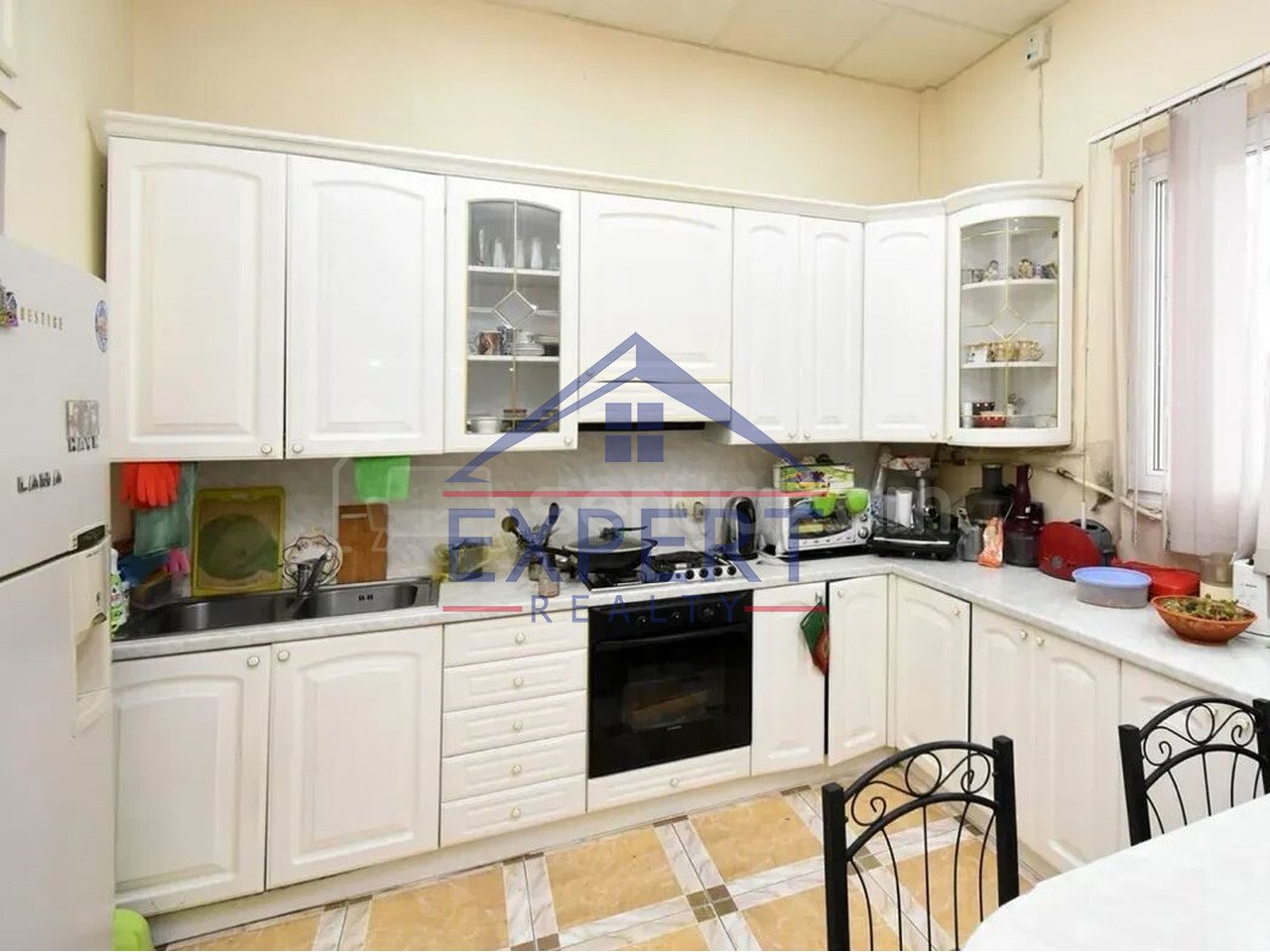 3 Սենյականոց Բնակարան Քարե Շենքում, 138քմ, 3/5 հարկ, Նորմալ Վիճակում