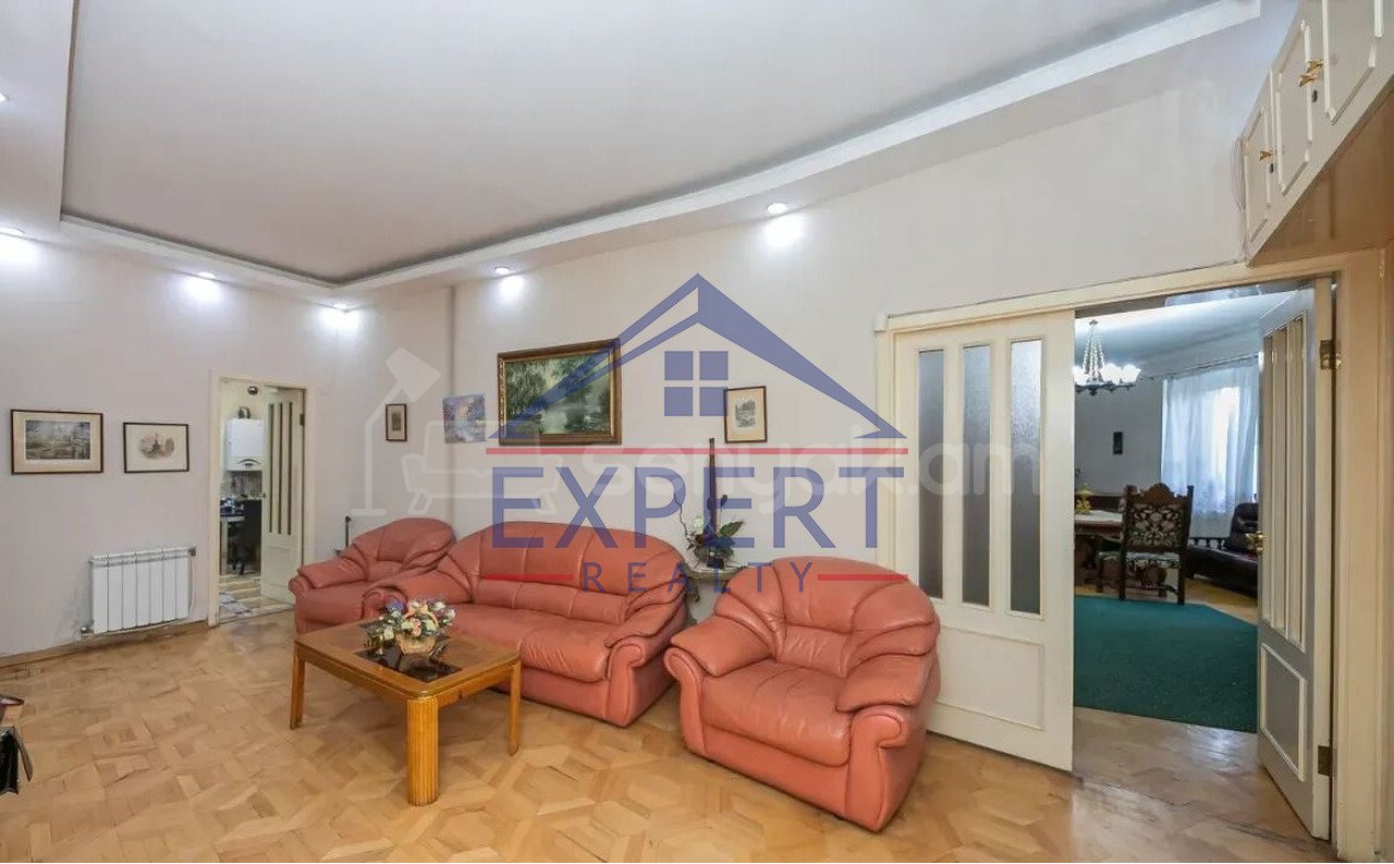 3 Սենյականոց Բնակարան Քարե Շենքում, 138քմ, 3/5 հարկ, Նորմալ Վիճակում