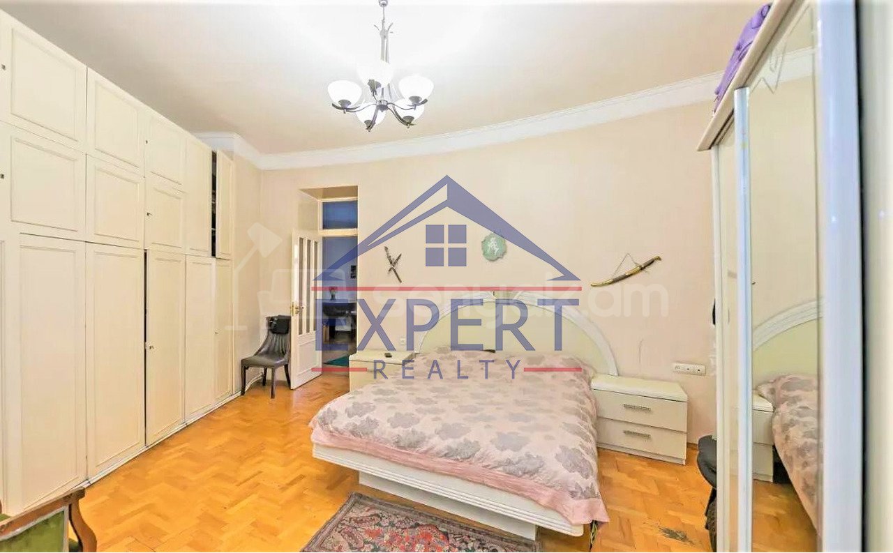 3 Սենյականոց Բնակարան Քարե Շենքում, 138քմ, 3/5 հարկ, Նորմալ Վիճակում