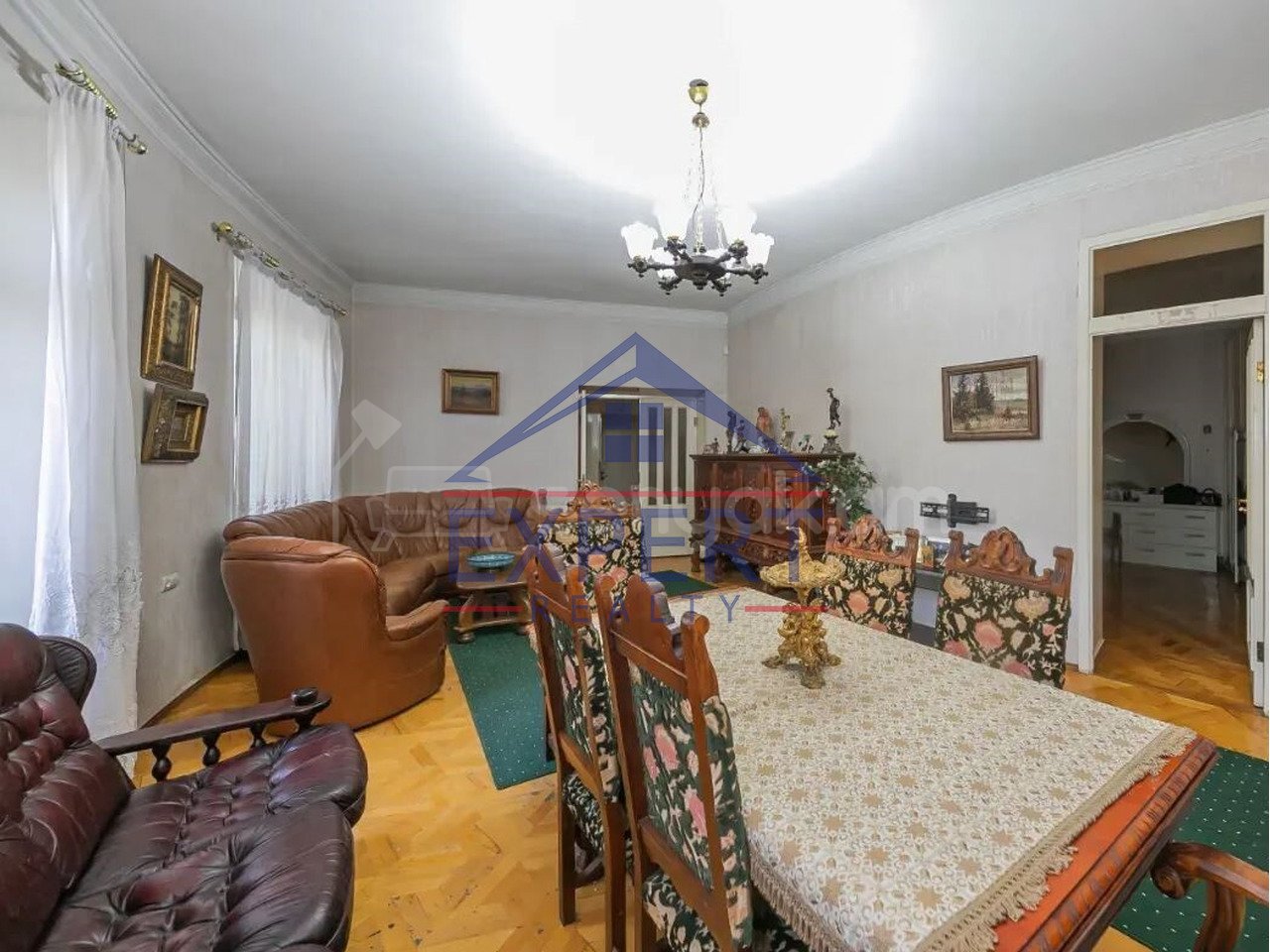 3 Սենյականոց Բնակարան Քարե Շենքում, 138քմ, 3/5 հարկ, Նորմալ Վիճակում