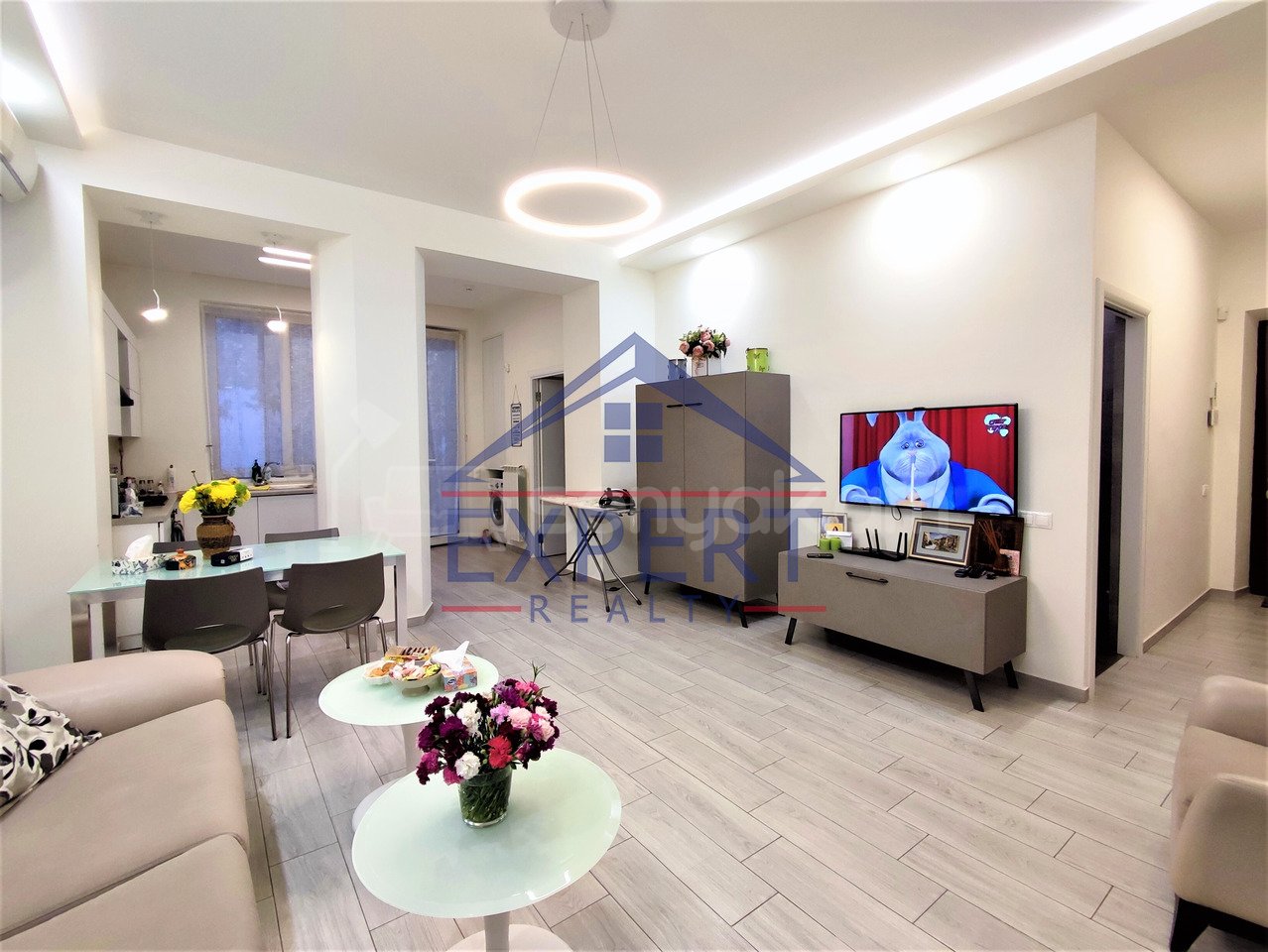 3 Սենյականոց Բնակարան Քարե Շենքում, 80քմ, 3/5 հարկ, Դիզայներական Վերանորոգված