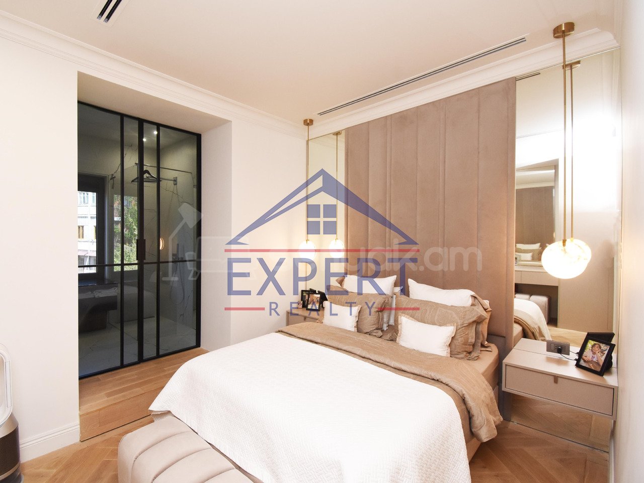 3 Սենյականոց Բնակարան Քարե Շենքում, 88քմ, 4/5 հարկ, Դիզայներական Վերանորոգված