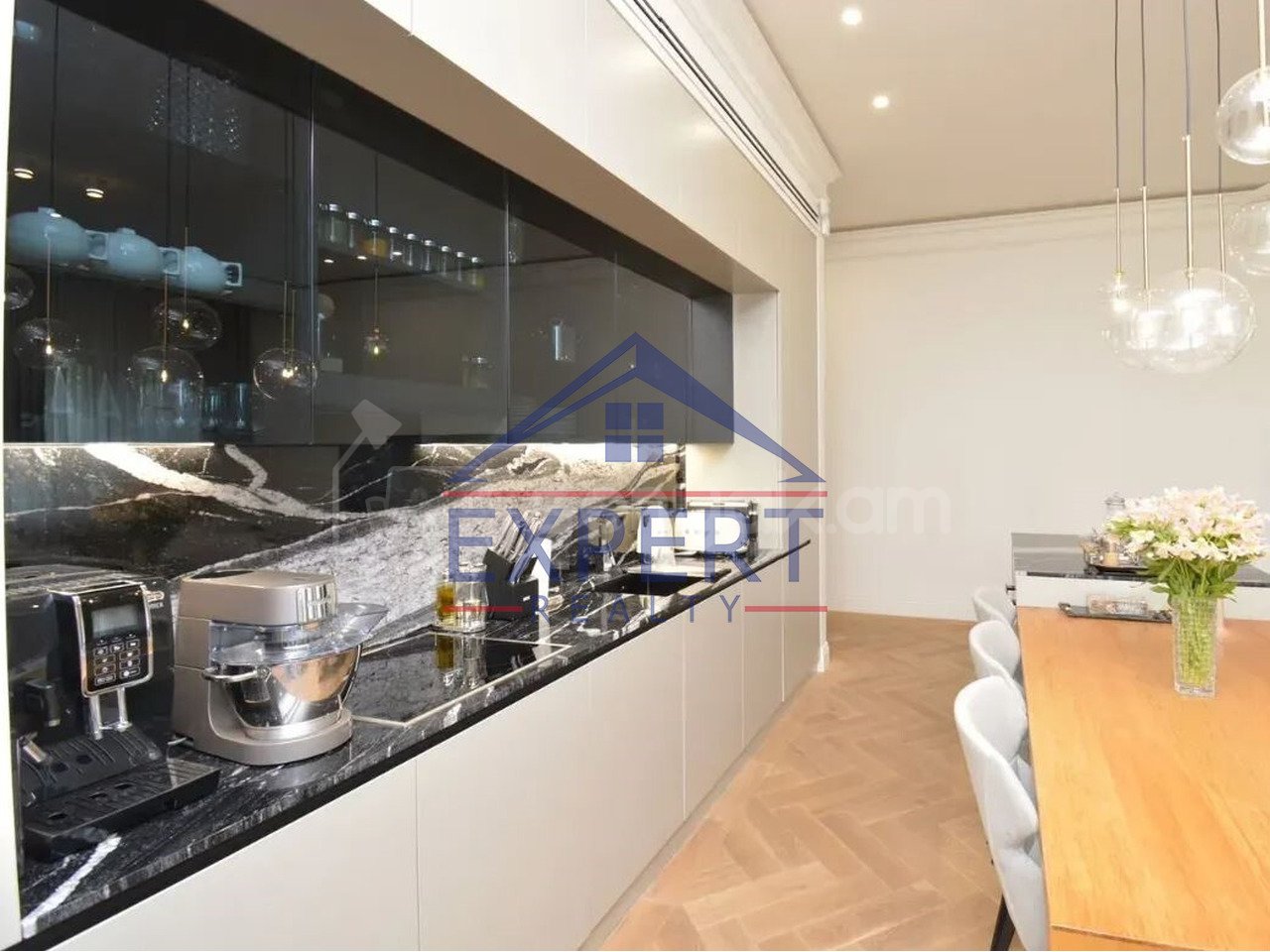 3 Սենյականոց Բնակարան Քարե Շենքում, 88քմ, 4/5 հարկ, Դիզայներական Վերանորոգված