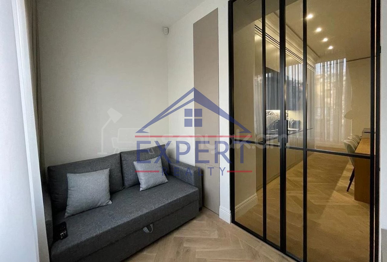 3 Սենյականոց Բնակարան Քարե Շենքում, 88քմ, 4/5 հարկ, Դիզայներական Վերանորոգված