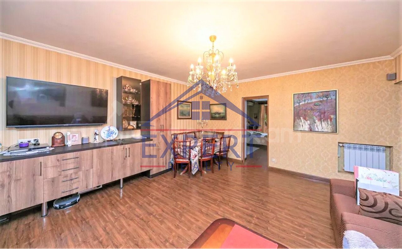 4 Սենյականոց Բնակարան Քարե Շենքում, 96քմ, 2/5 հարկ, Կապիտալ Վերանորոգված