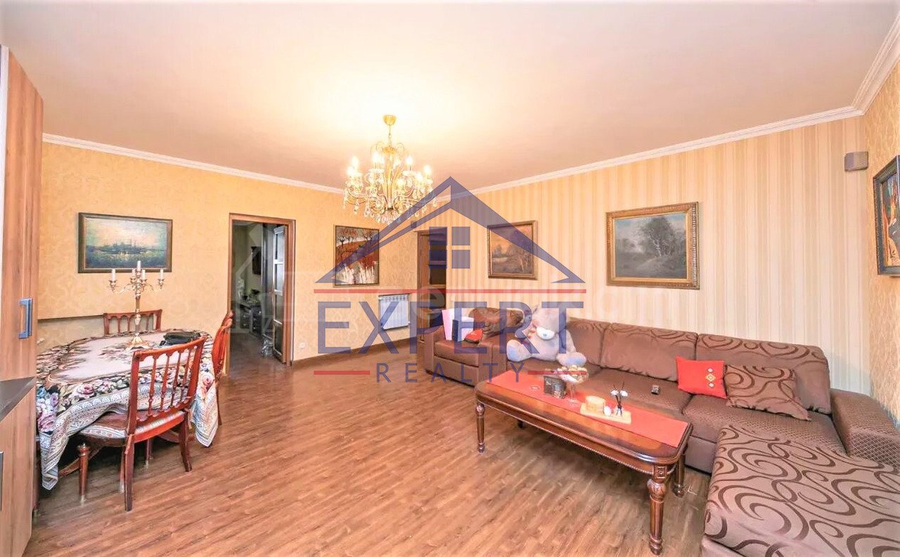 4 Սենյականոց Բնակարան Քարե Շենքում, 96քմ, 2/5 հարկ, Կապիտալ Վերանորոգված