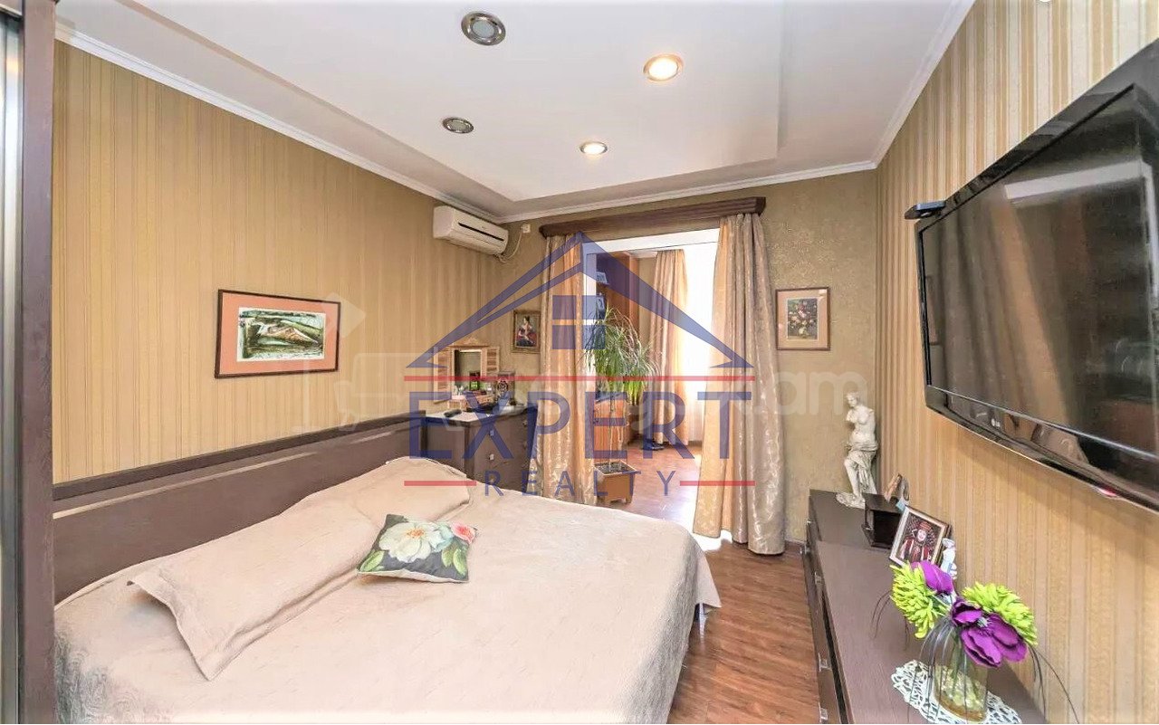 4 Սենյականոց Բնակարան Քարե Շենքում, 96քմ, 2/5 հարկ, Կապիտալ Վերանորոգված