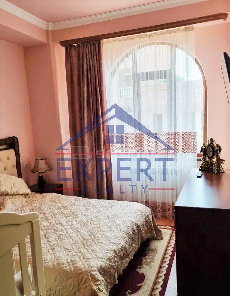 4 Սենյականոց Բնակարան Նորակառույցում, 92քմ, 8/8 հարկ, Նորմալ Վիճակում, Կահավորված, Արևկող