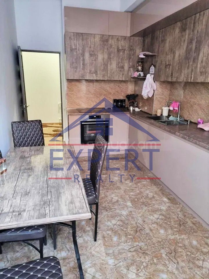 4 Սենյականոց Բնակարան Նորակառույցում, 92քմ, 8/8 հարկ, Նորմալ Վիճակում, Կահավորված, Արևկող