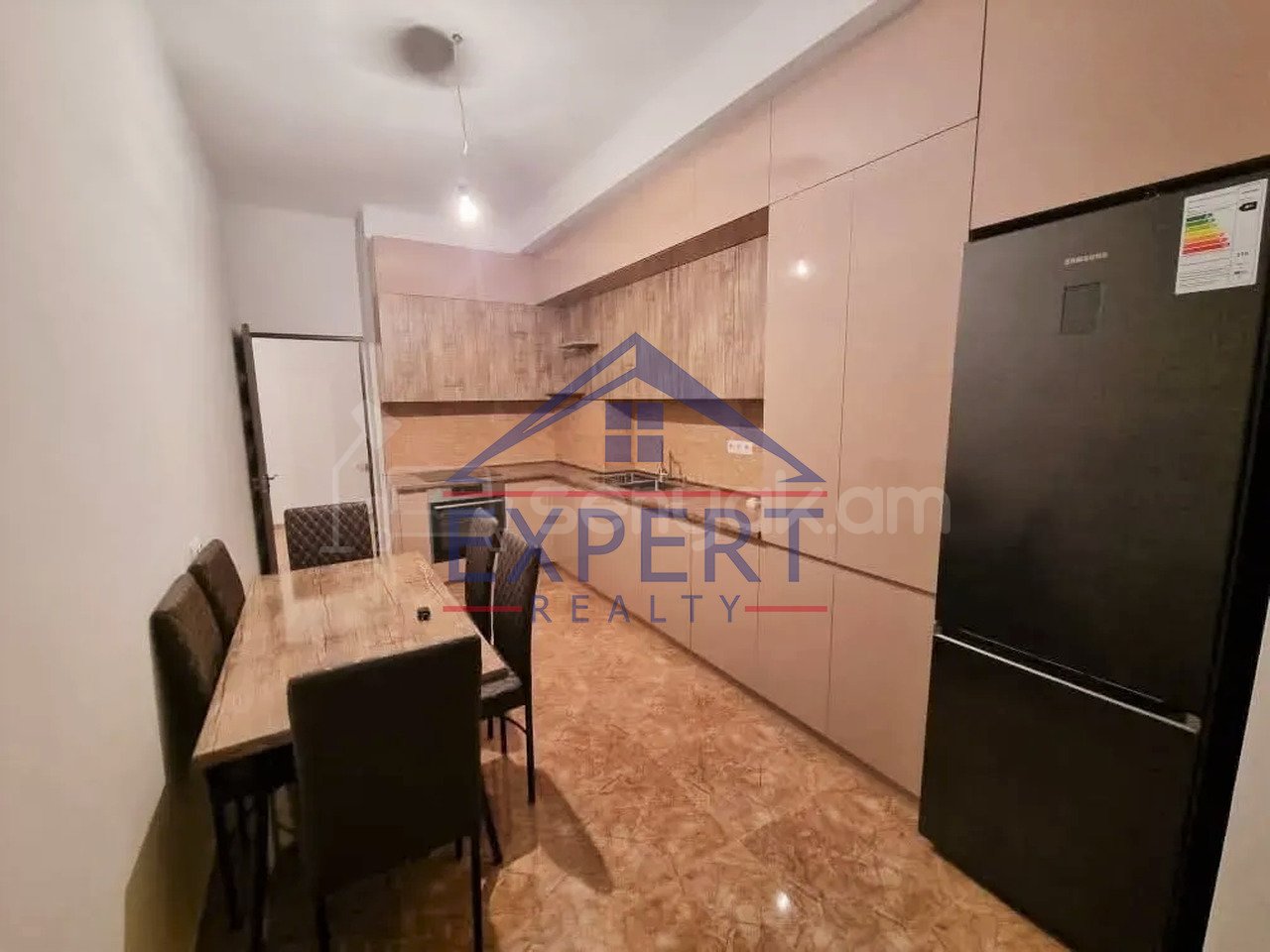 4 Սենյականոց Բնակարան Նորակառույցում, 92քմ, 8/8 հարկ, Նորմալ Վիճակում, Կահավորված, Արևկող