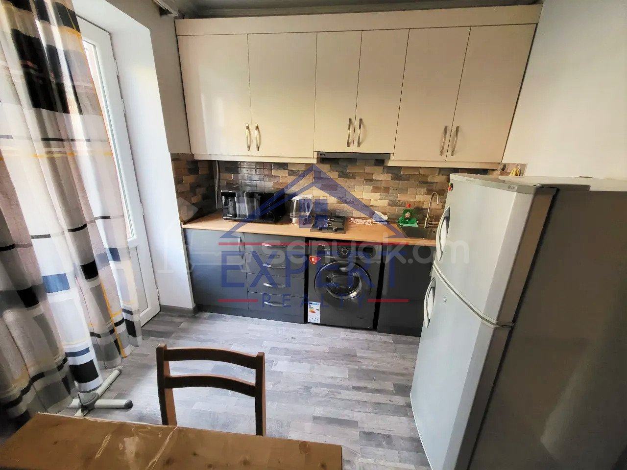 1 Սենյականոց Բնակարան Քարե Շենքում, 40քմ, 3/5 հարկ, Կապիտալ Վերանորոգված, Կահավորված, Արևկող