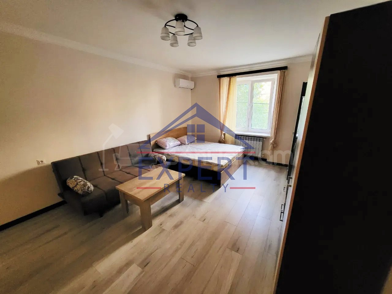 1 Սենյականոց Բնակարան Քարե Շենքում, 40քմ, 3/5 հարկ, Կապիտալ Վերանորոգված, Կահավորված, Արևկող