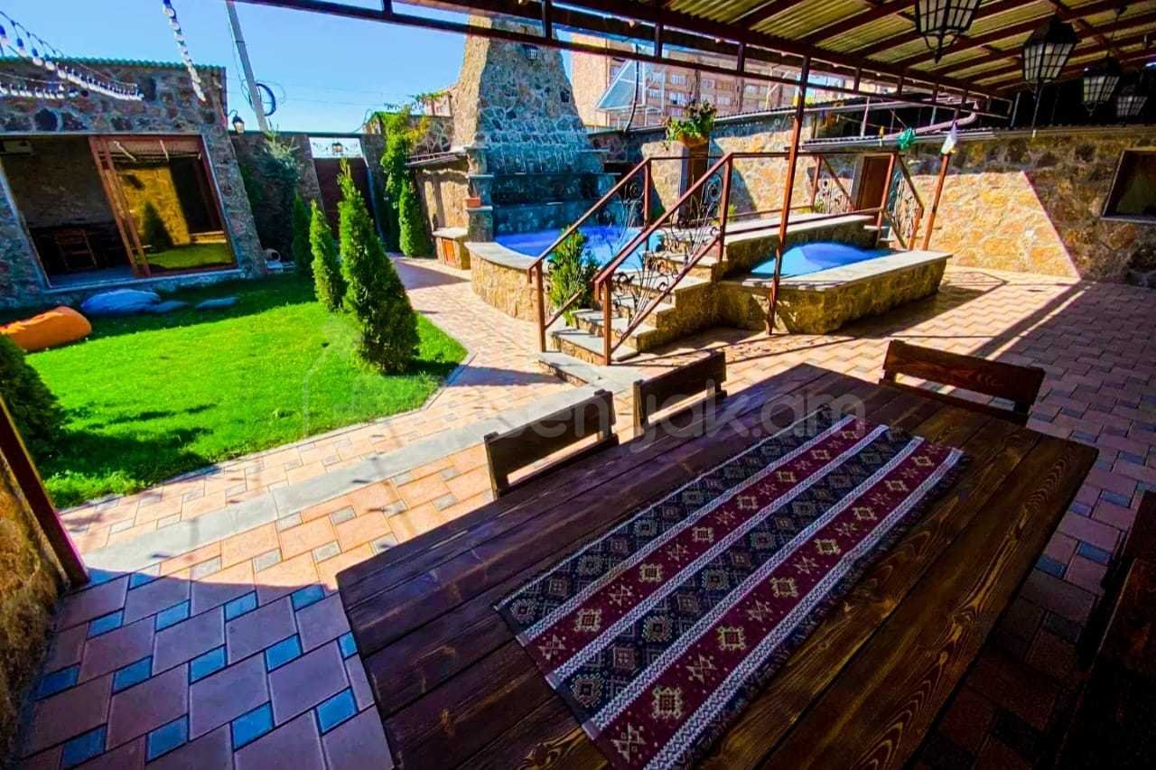 5 Սենյականոց Շքեղ Առանձնատուն, 200քմ, Կահավորված, Լողավազանով, Ավտոտնակով