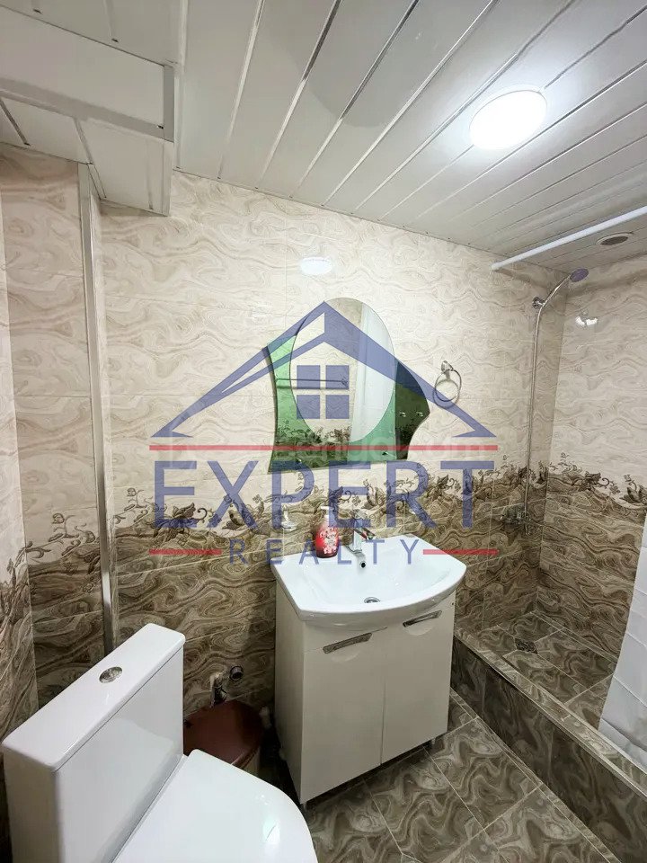 1 Սենյականոց Բնակարան Քարե Շենքում, 49քմ, 2/5 հարկ, Նորմալ Վիճակում, Կահավորված, Արևկող