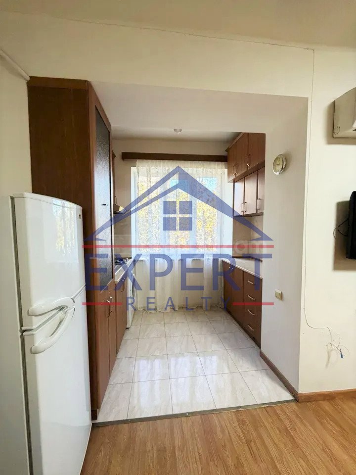 1 Սենյականոց Բնակարան Քարե Շենքում, 49քմ, 2/5 հարկ, Նորմալ Վիճակում, Կահավորված, Արևկող