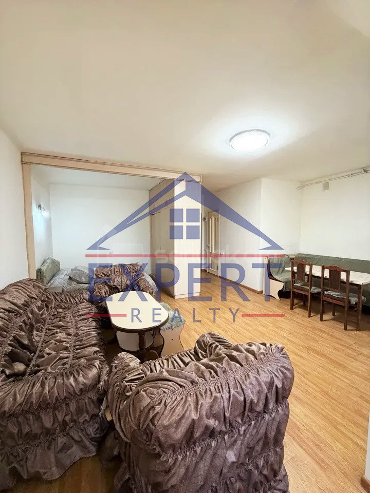 1 Սենյականոց Բնակարան Քարե Շենքում, 49քմ, 2/5 հարկ, Նորմալ Վիճակում, Կահավորված, Արևկող