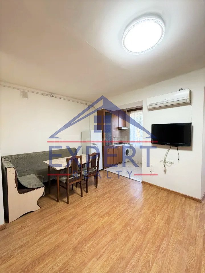 1 Սենյականոց Բնակարան Քարե Շենքում, 49քմ, 2/5 հարկ, Նորմալ Վիճակում, Կահավորված, Արևկող