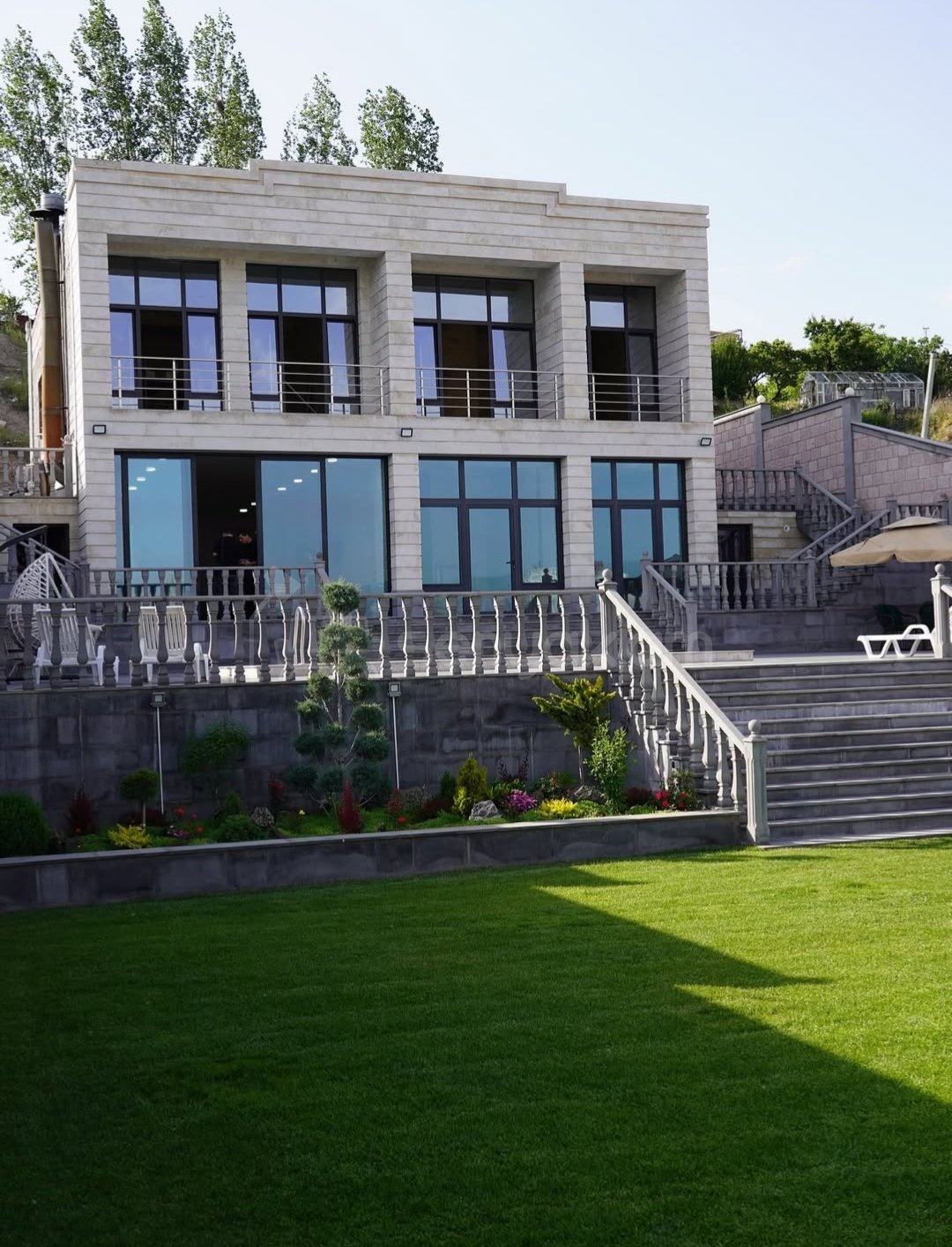 3 Սենյականոց Շքեղ Առանձնատուն, 200քմ, Կահավորված, Լողավազանով, Ավտոտնակով