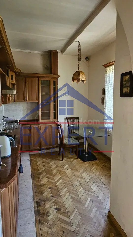 2 Սենյականոց Բնակարան Քարե Շենքում, 50քմ, 2/4 հարկ, Նորմալ Վիճակում