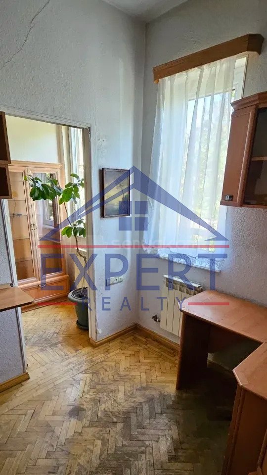 2 Սենյականոց Բնակարան Քարե Շենքում, 50քմ, 2/4 հարկ, Նորմալ Վիճակում