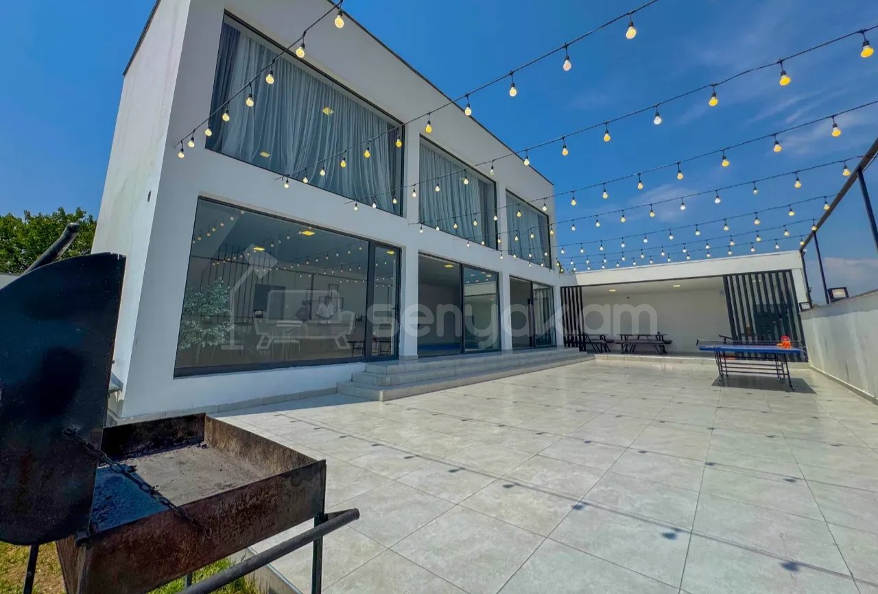 5 Սենյականոց Շքեղ Առանձնատուն, 200քմ, Կահավորված, Լողավազանով, Ավտոտնակով