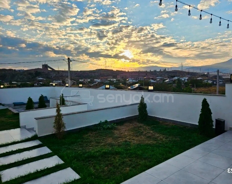 5 Սենյականոց Շքեղ Առանձնատուն, 200քմ, Կահավորված, Լողավազանով, Ավտոտնակով