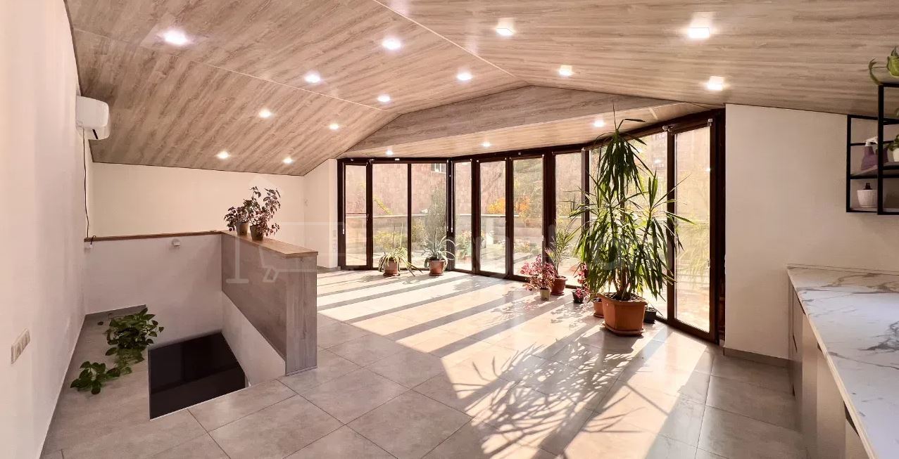 Շենք-Շինություն, 210քմ, Կապիտալ Վերանորոգված