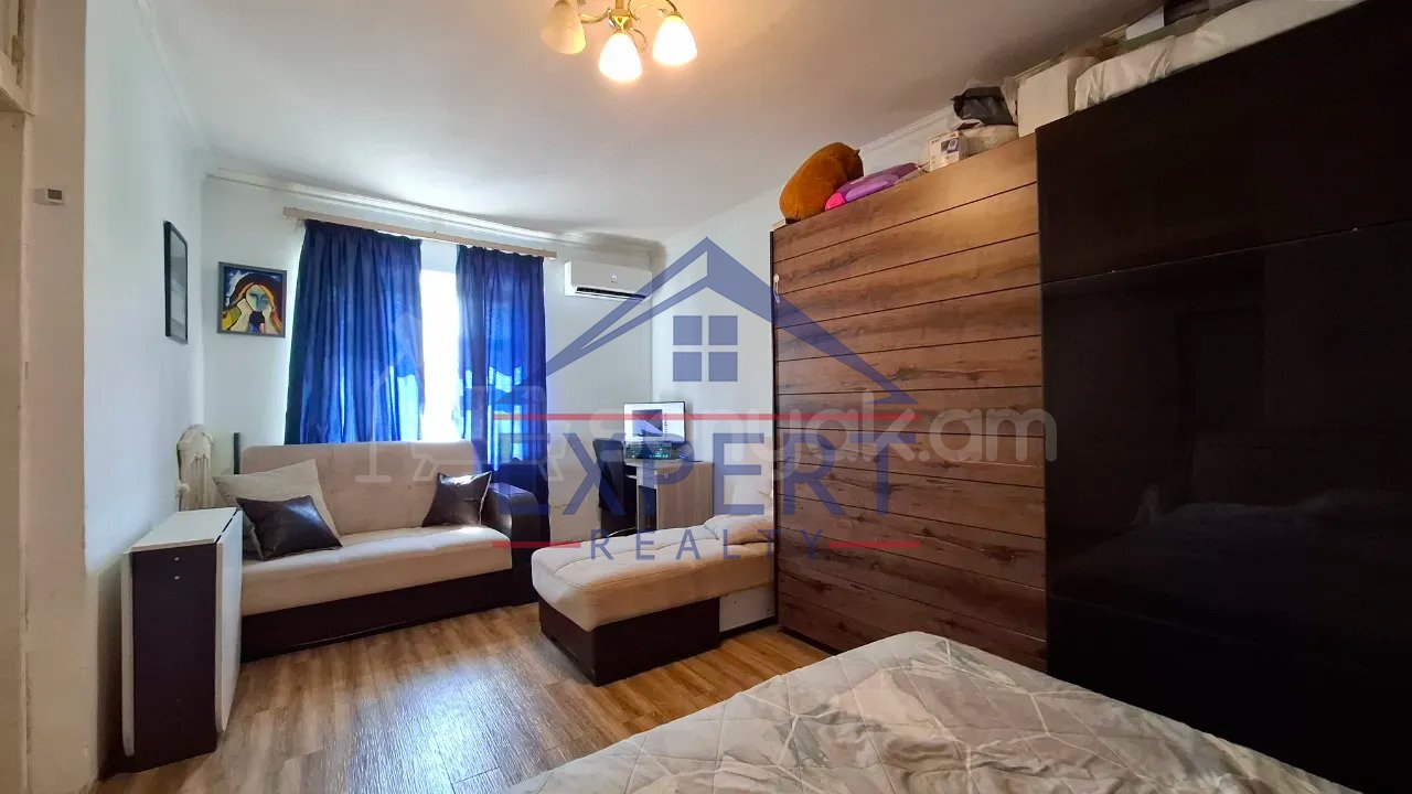 1 Սենյականոց Բնակարան Քարե Շենքում, 31քմ, 4/5 հարկ, Նորմալ Վիճակում