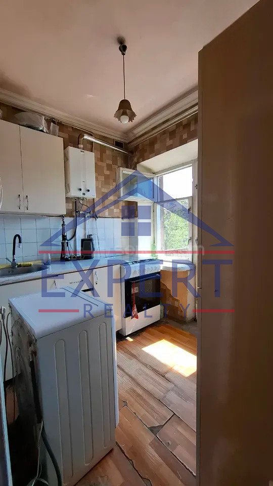 1 Սենյականոց Բնակարան Քարե Շենքում, 31քմ, 4/5 հարկ, Նորմալ Վիճակում