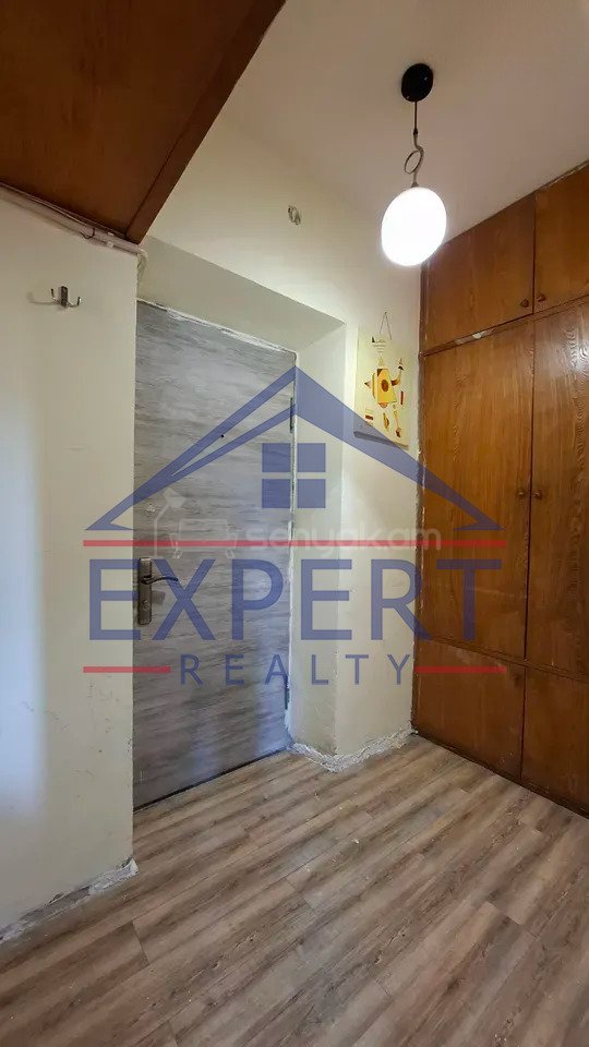 1 Սենյականոց Բնակարան Քարե Շենքում, 31քմ, 4/5 հարկ, Նորմալ Վիճակում