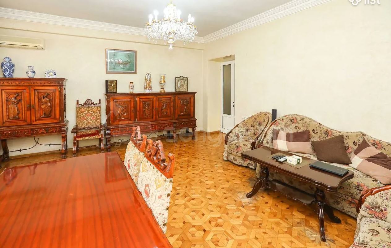 4 Սենյականոց Բնակարան Քարե Շենքում, 110քմ, 2/5 հարկ, Նորմալ Վիճակում