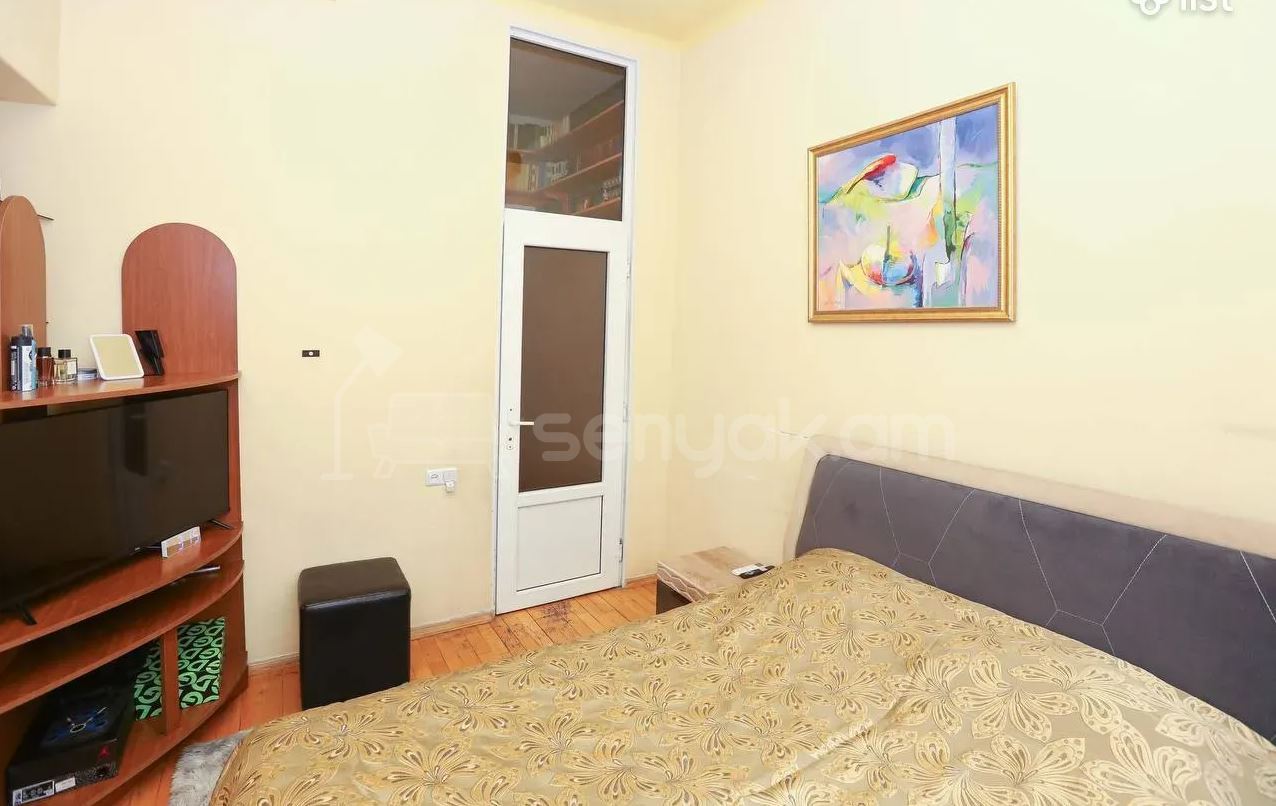 4 Սենյականոց Բնակարան Քարե Շենքում, 110քմ, 2/5 հարկ, Նորմալ Վիճակում