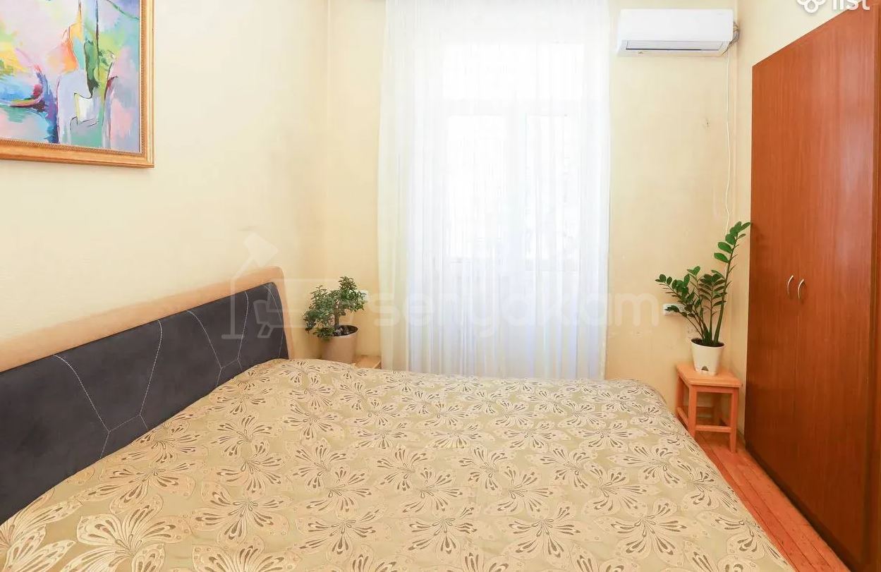 4 Սենյականոց Բնակարան Քարե Շենքում, 110քմ, 2/5 հարկ, Նորմալ Վիճակում