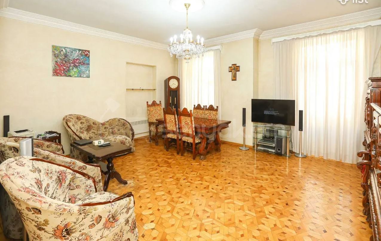 4 Սենյականոց Բնակարան Քարե Շենքում, 110քմ, 2/5 հարկ, Նորմալ Վիճակում