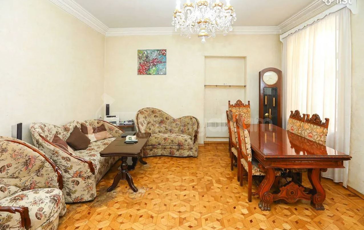 4 Սենյականոց Բնակարան Քարե Շենքում, 110քմ, 2/5 հարկ, Նորմալ Վիճակում