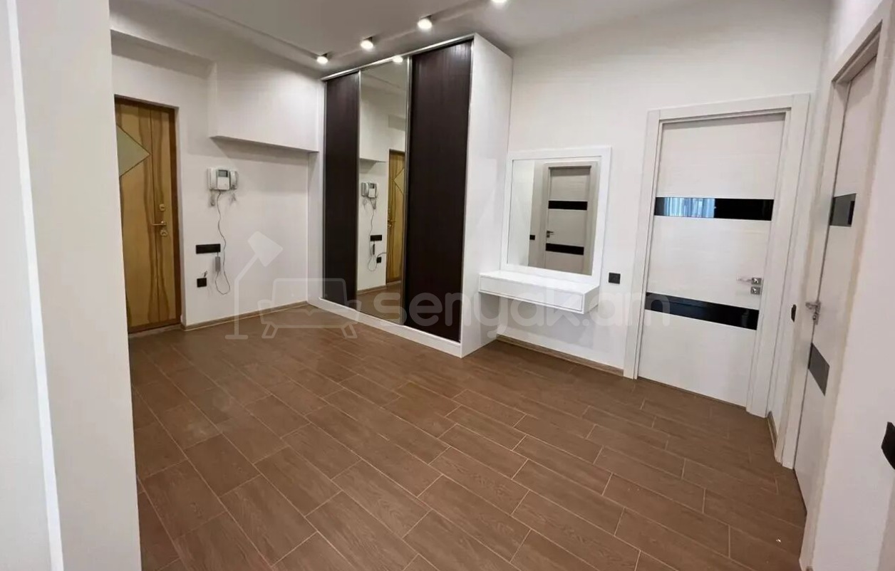 3 Սենյականոց Բնակարան Քարե Շենքում, 85քմ, 4/4 հարկ, Դիզայներական Վերանորոգված, Կահավորված, Արևկող